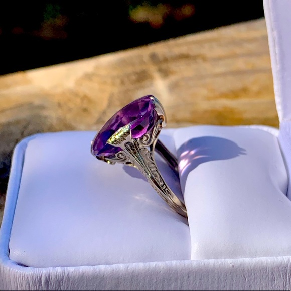 14K Vintage White Gold and Amethyst Ring - Picture 4 of 10